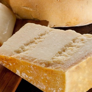 イタリア産 グラスフェッド グラナパダーノ DOP 18ヶ月熟成 チーズ   Grana Padano DOP Grassfed18-Month Aged Cheese