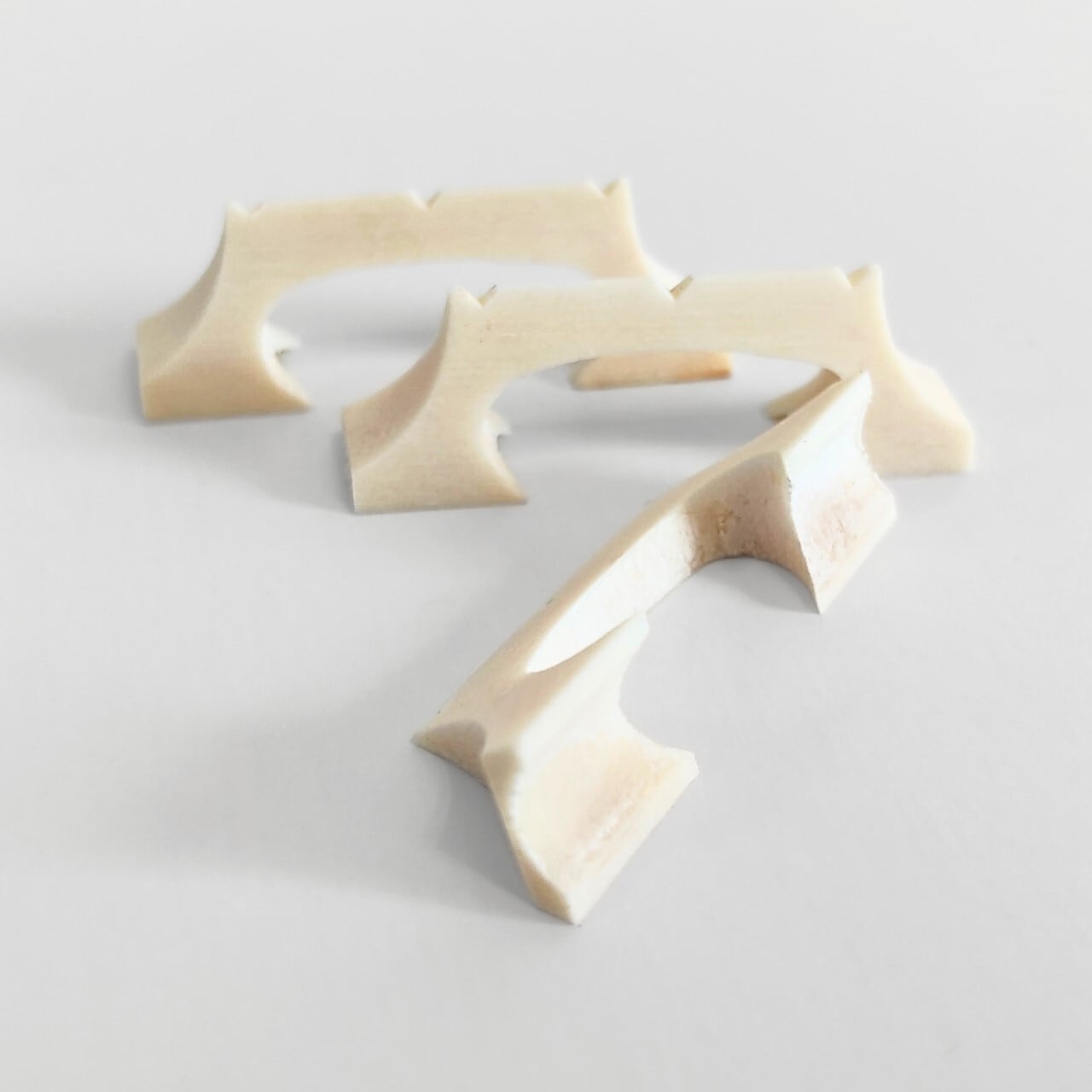 三線用ウマセット 【牛骨製デザイン太＋黒木製デザイン＋竹製デザイン