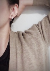 SEMI CIRCLE EARRING / BLACK・ CLEAR