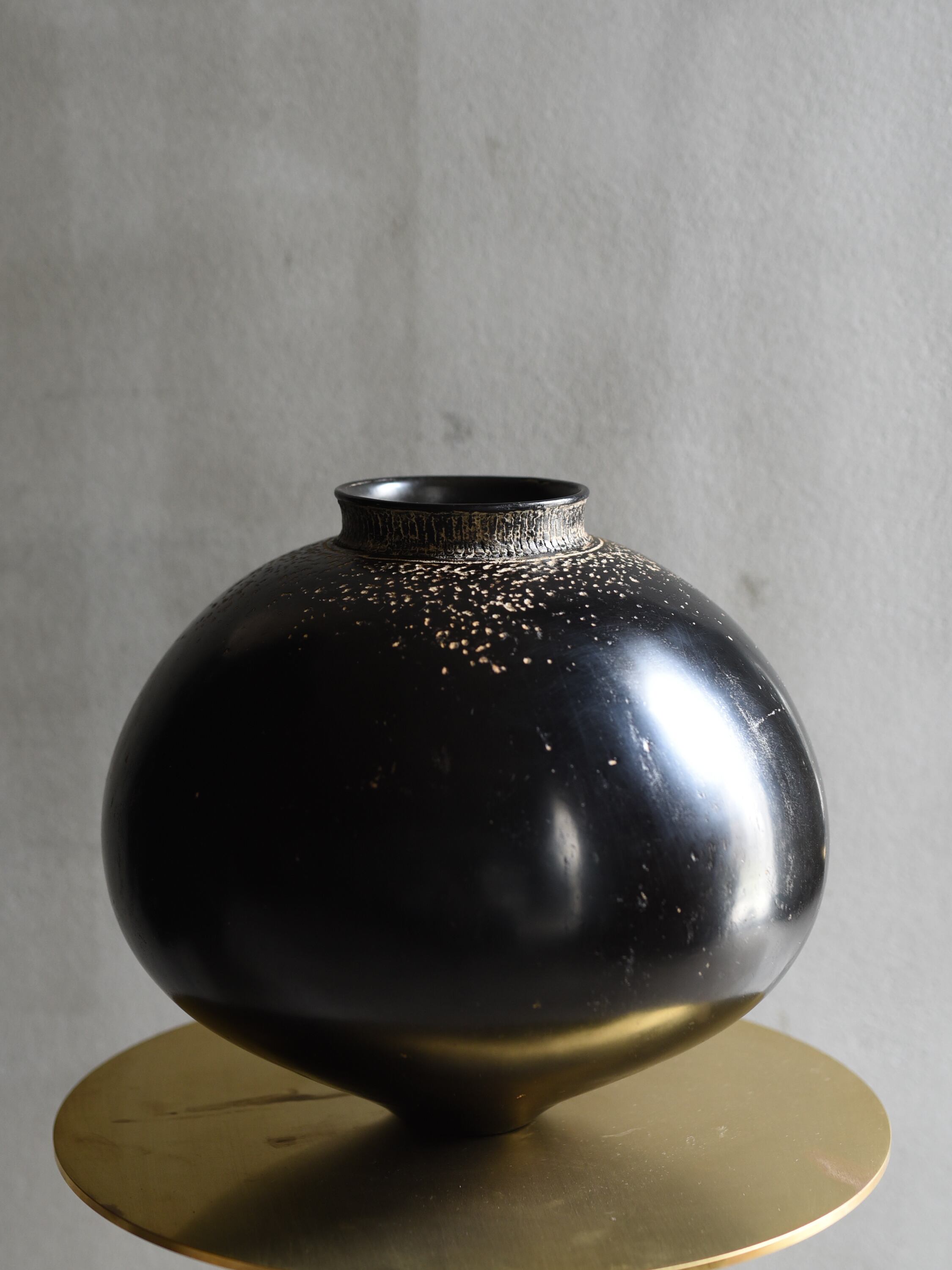 安齋賢太　花器　黒　高さ18cm 安齋賢太 黑花器 【公式通販】
