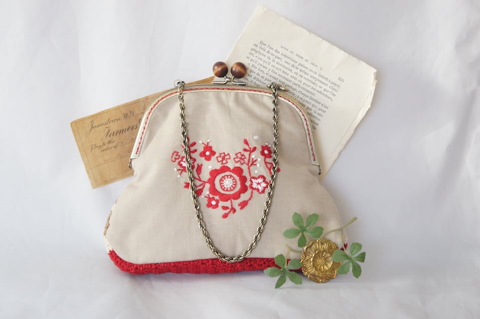 刺繍&クロシェのがま口Bag(ベージュ・赤)