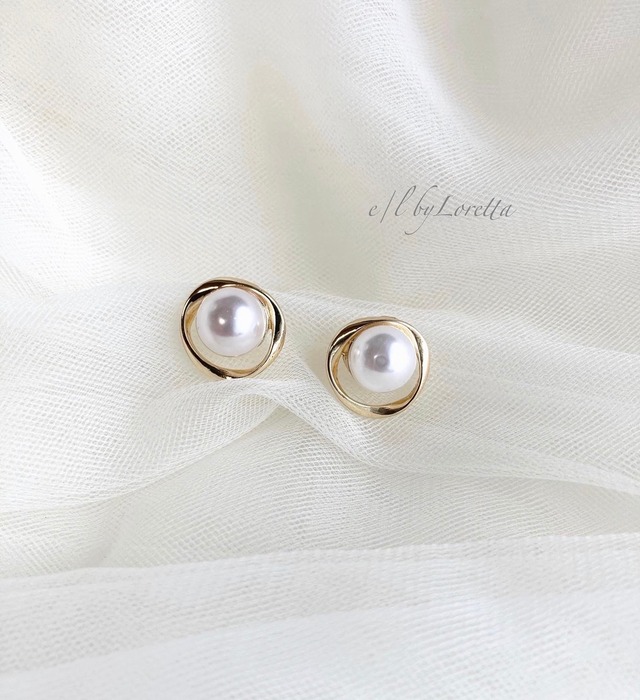 Pearl ring pierce  0020