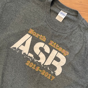 【GILDAN】ハイスクール 高校 North Kitsap High School! プリント ロゴ Tシャツ XL オーバーサイズ US古着