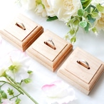 無垢の木のリングスタンド スクエア