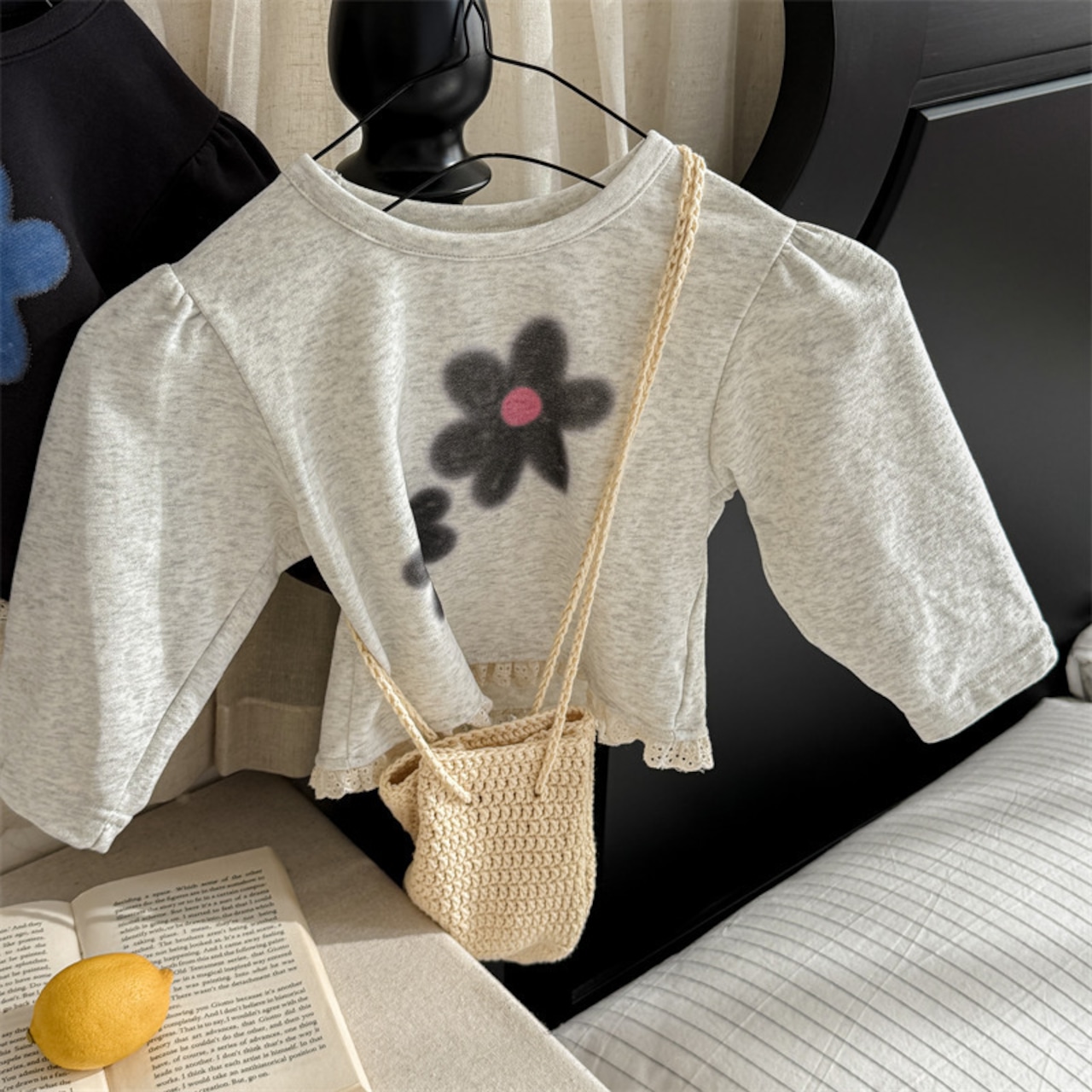 秋レース裾花柄Tシャツ