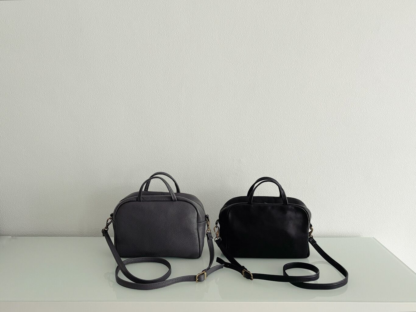 a Boston Shoulder Gray / アー ボストン ショルダー シボグレー | LETTERS