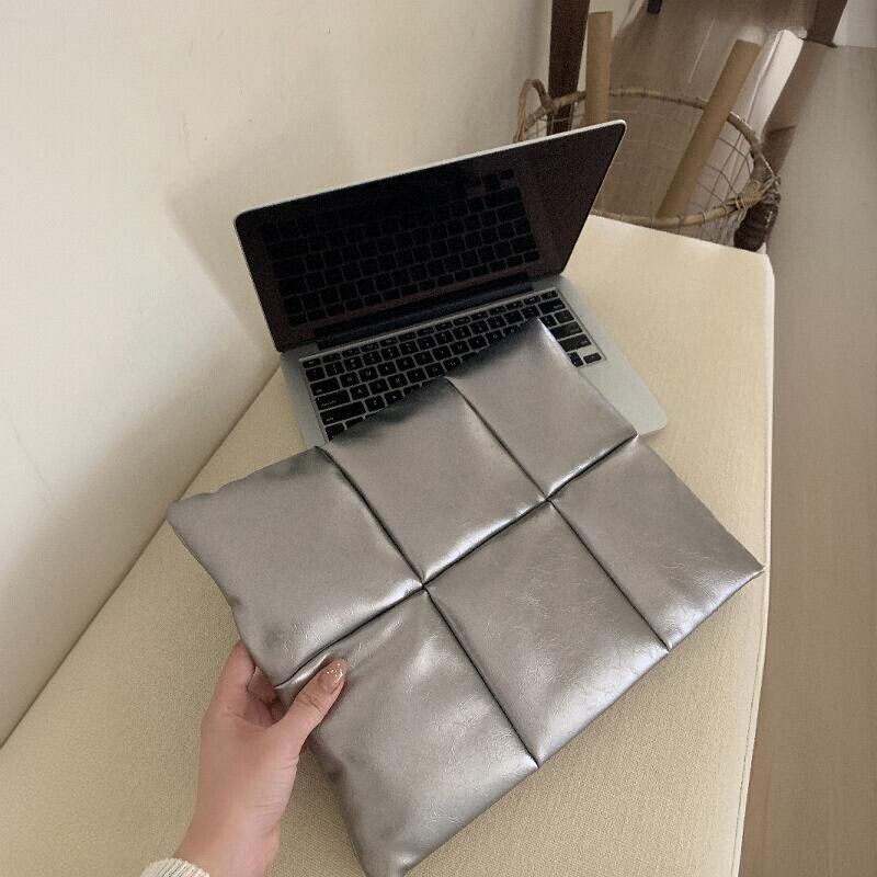 untidy★韓国★人気バッグブランド★Plain Zipper Bag 2色 untidy☆韓国☆人気バッグブランド☆Plain Zipper Bag 2色