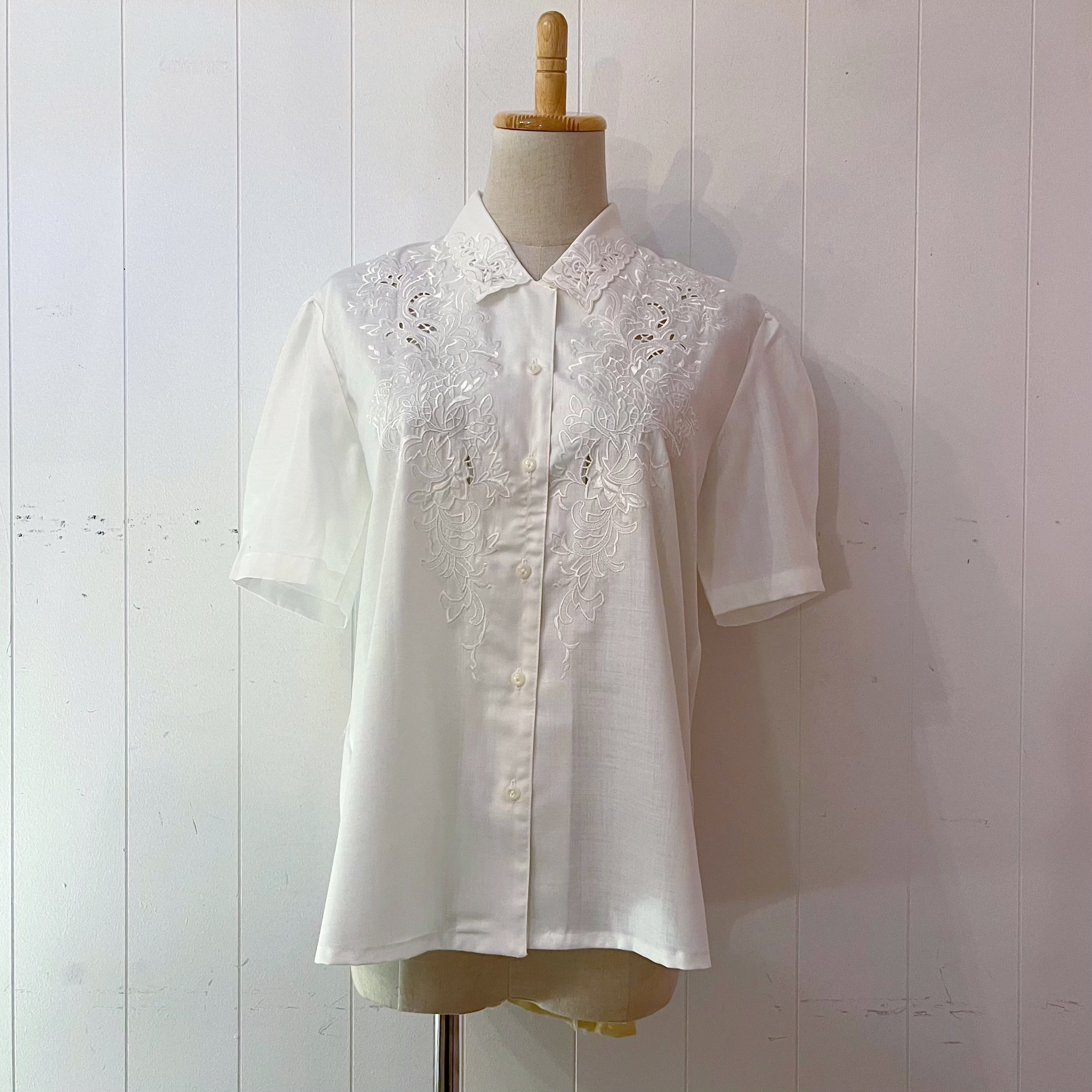 botanical embroidery white blouse