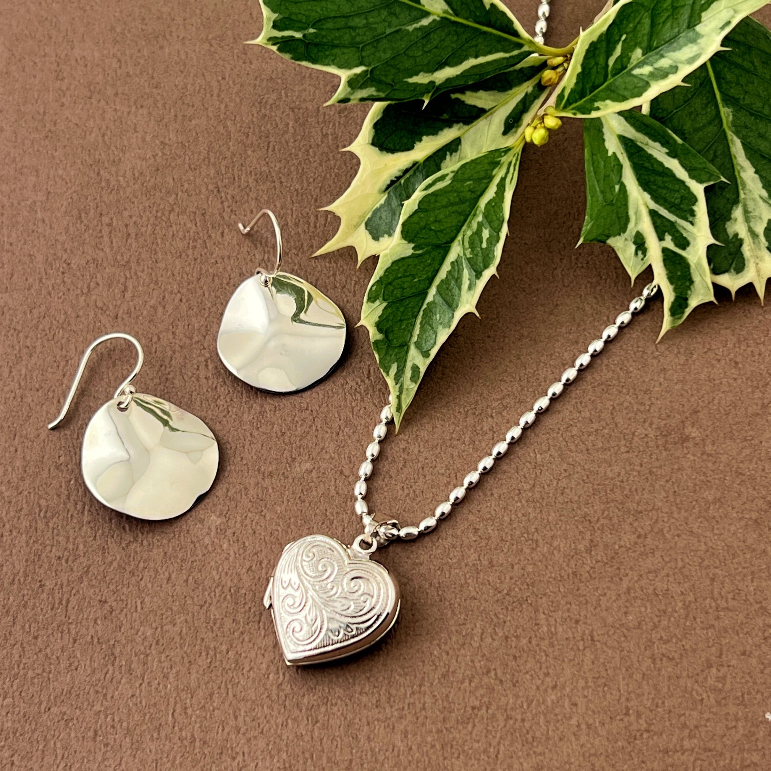 残りわずか】ハート 両面彫り ロケット ペンダント M size （チェーン