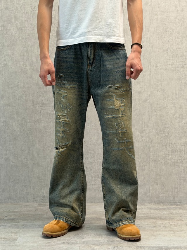 【週間ランキング10位】Dust Fade Semi-Flare Denim