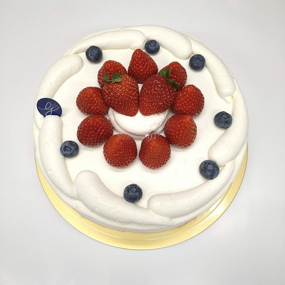 子育て支援割4歳バースデーケーキ 生クリームと真心苺のデコレーションケーキ 8号 Domine Joie ドミネジョワ 子育て支援割4歳バースデーケーキ 生クリームと真心苺のデコレーションケーキ 8号 Domine Joie ドミネジョワ