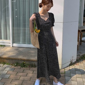 パフスリーブロングワンピース ワンピース フレアワンピース ロング ロング丈 袖あり 半袖 パフスリーブ Vネック 麻 リネン かわいい 大人可愛い きれいめ シンプル 大人 上品 おしゃれ お洒落 レトロ 大人可愛い 大人女子 こなれ感 ラブリー キュート ガーリー 個性的 主役級 存在感 柄 ドット柄 水玉 春 夏 10代 20代 30代 レディース 学生 通学 デート お出かけ 女子会 休日 普段使い 重ね着 韓国 韓国系 サイズ S M L XL 7541