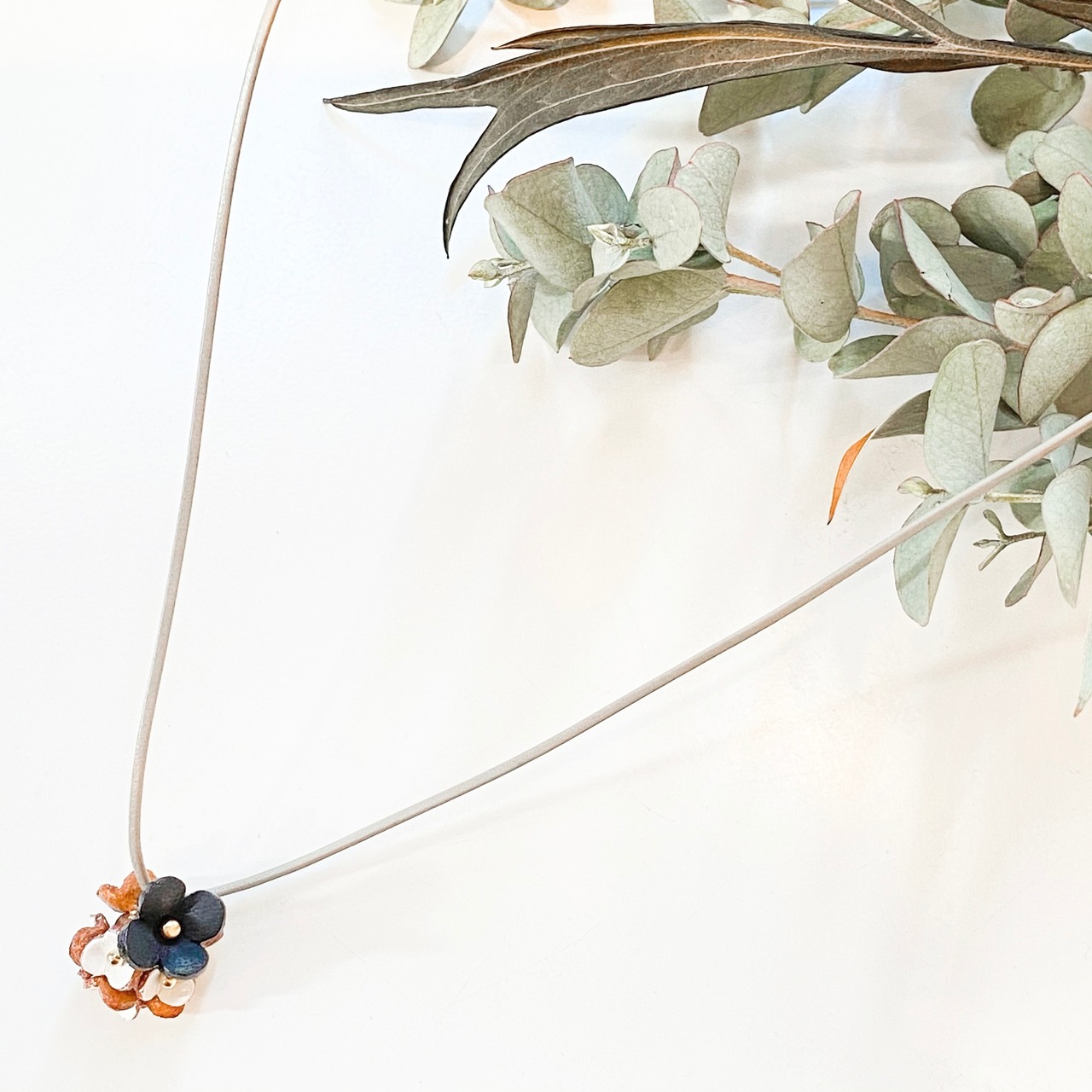 【完成品】アナベル プチチョーカー(花色ブラック＆ホワイト） - 2