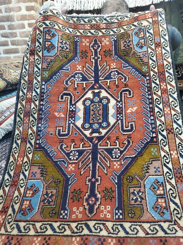 絨毯クエスト51【No.12】Red/Blue ※現在、こちらの商品はイランに置いてあります。ご希望の方は先ずは在庫のご確認をお願いします。