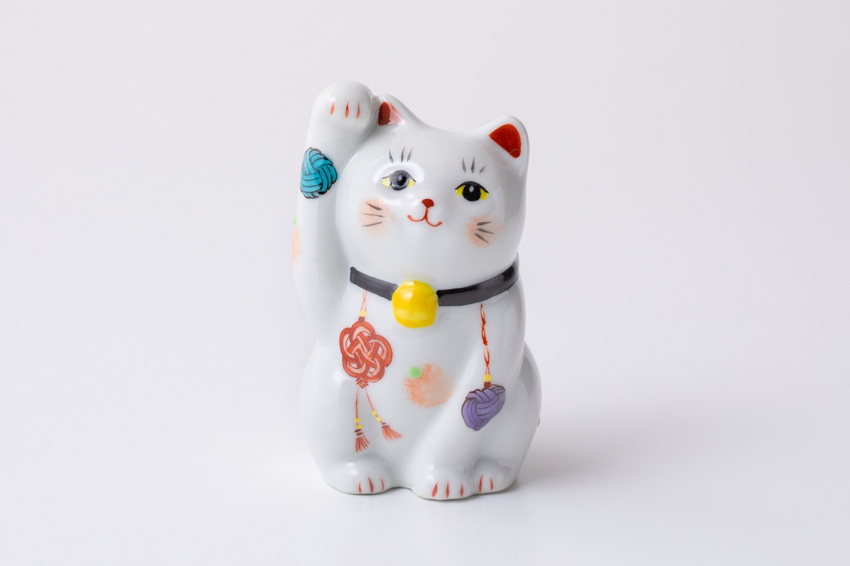 招き猫（右） 水引-結- 黒 | 虚空蔵窯｜石川県能美市の九谷焼の窯元 