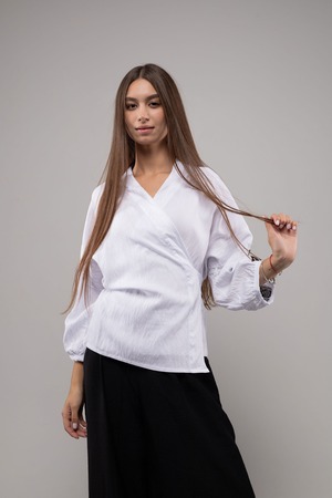 ウクライナ刺繍ヴィシヴァンカ グラージュ・ニジンカ（平行縫い）　手刺繍　チュニック バックリボン　麻　レディース・フリーサイズ