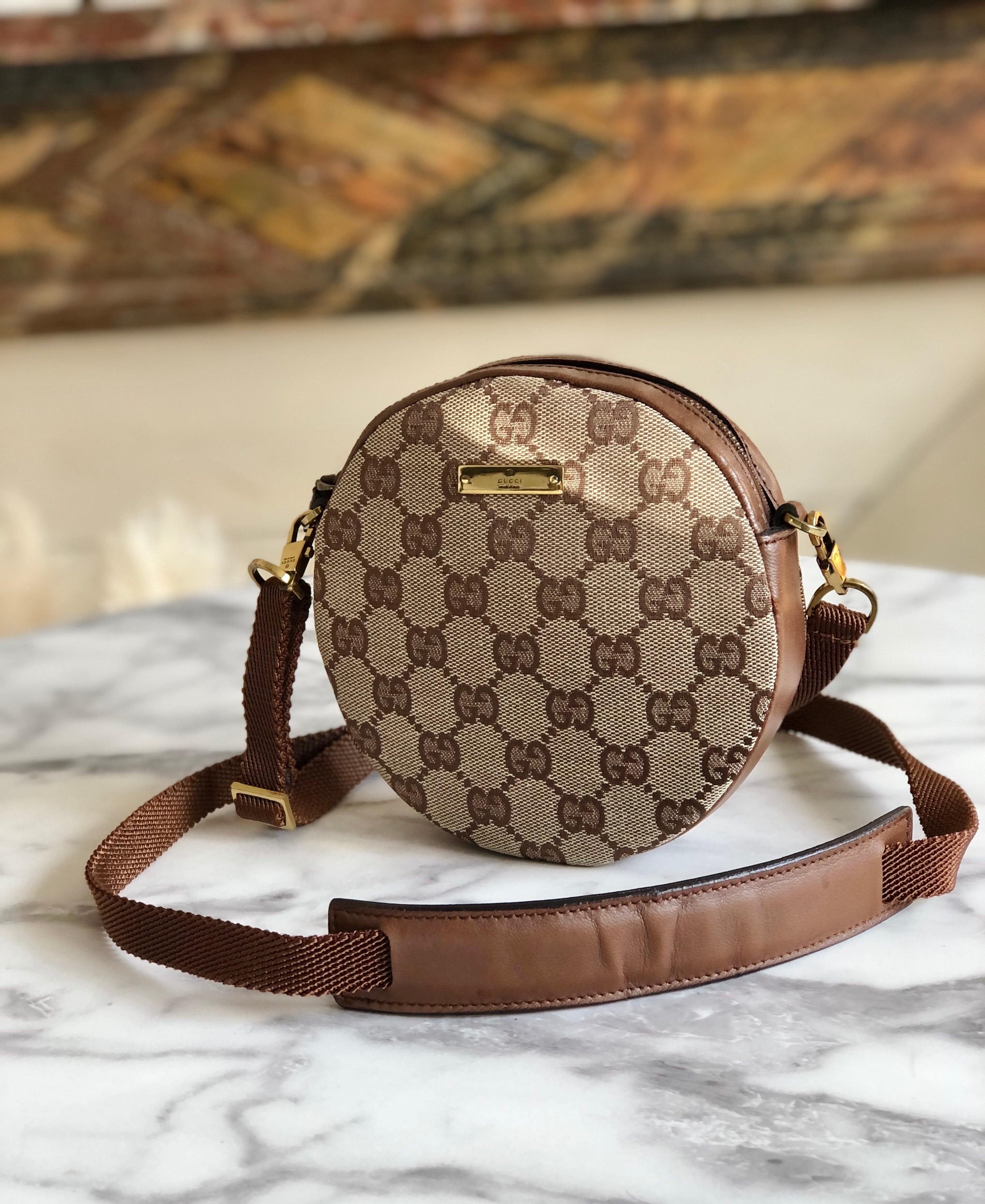 GUCCI グッチ　ロゴプレート　GGキャンバス　レザー　サークル　ラウンド　ミニバッグ　ポシェット　ショルダーバッグ　ベージュ×ブラウン　 vintage　ヴィンテージ　オールドグッチ　fpg7wa | VintageShop solo powered by BASE