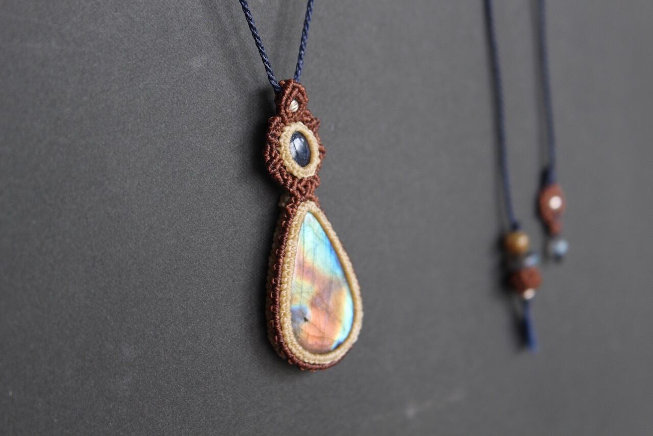 Multicolor labradorite kyanite micromacrame pendant