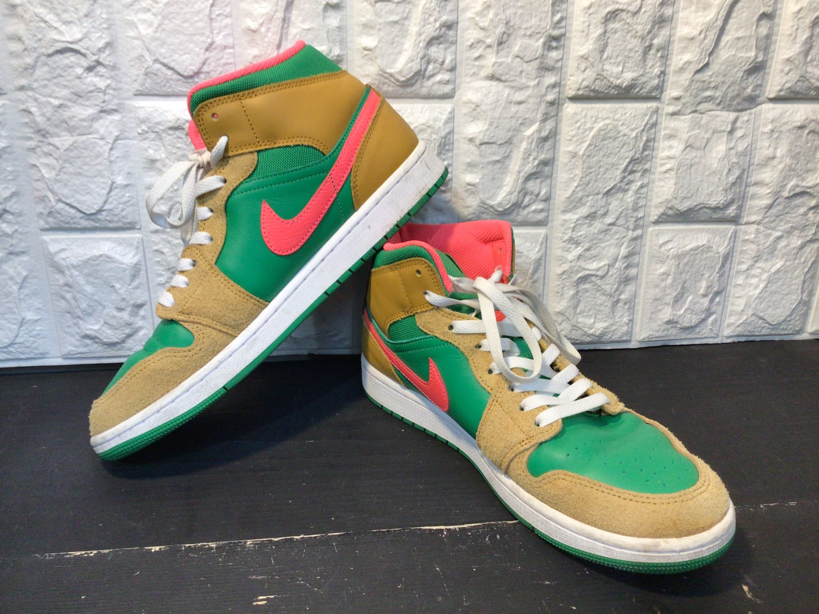 NIKE AIR JORDAN 1 MID DX4332-700 wheat and WaterMelon | Choose