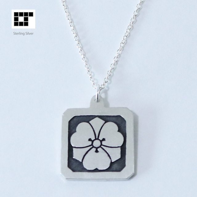 ペンダント　平隅切り角に剣片喰