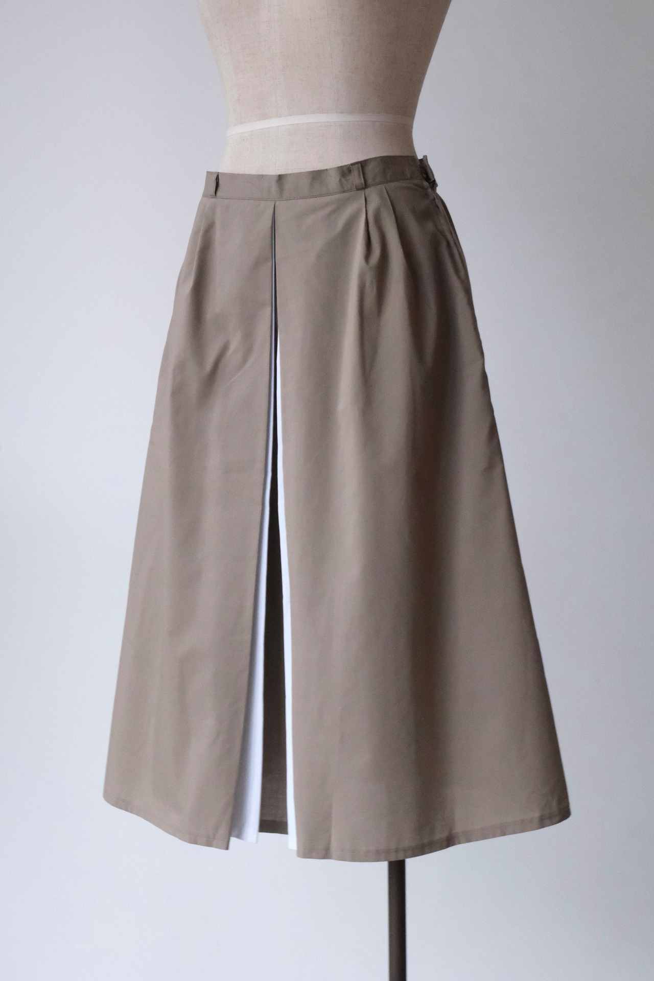 Box pleated midi skirt