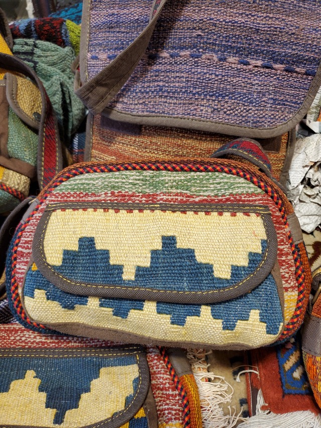 絨毯クエスト52【No.22】Bag（Kilim横長）※現在、こちらの商品はイランに置いてあります。ご希望の方は先ずは在庫のご確認をお願いします。