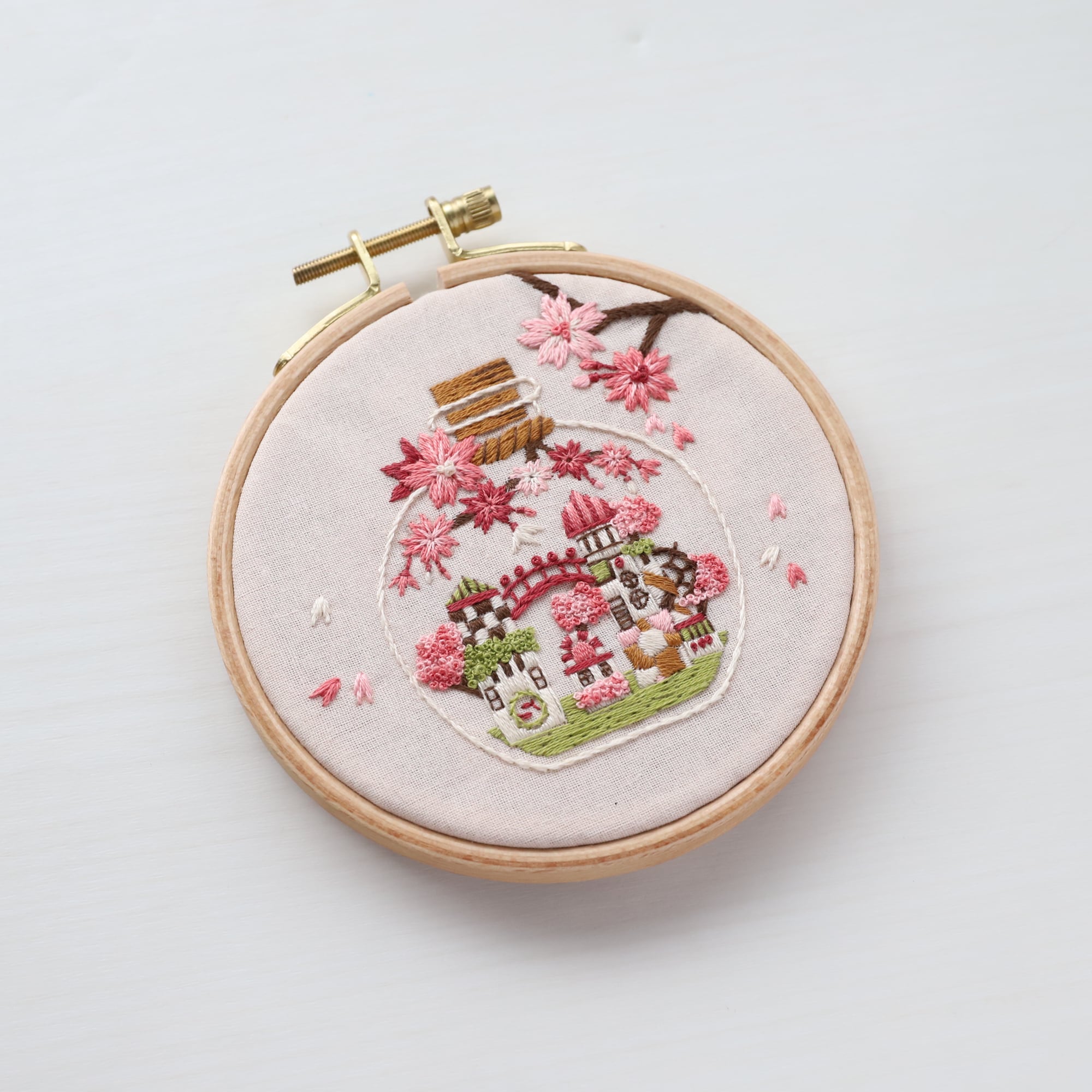 刺繍キット 桜町三十四番街より「瓶入り桜町」《空想街雑貨店》