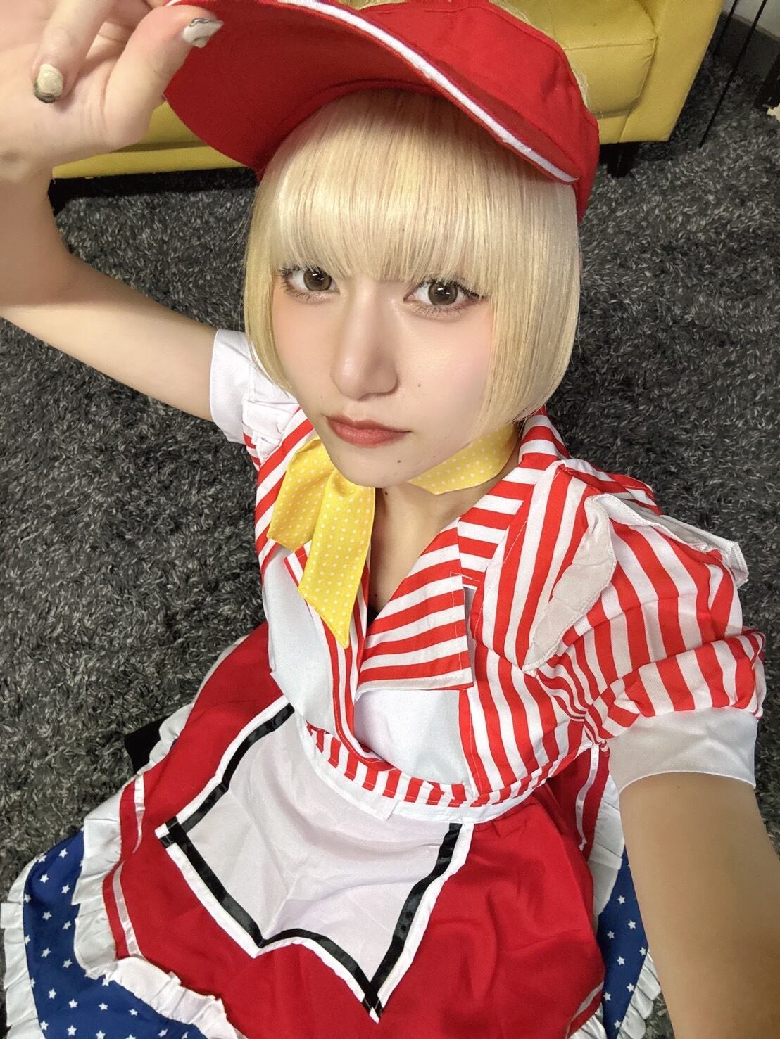 11月のウェイトレスチェキ（宛名・サイン入り） | くぴぽ