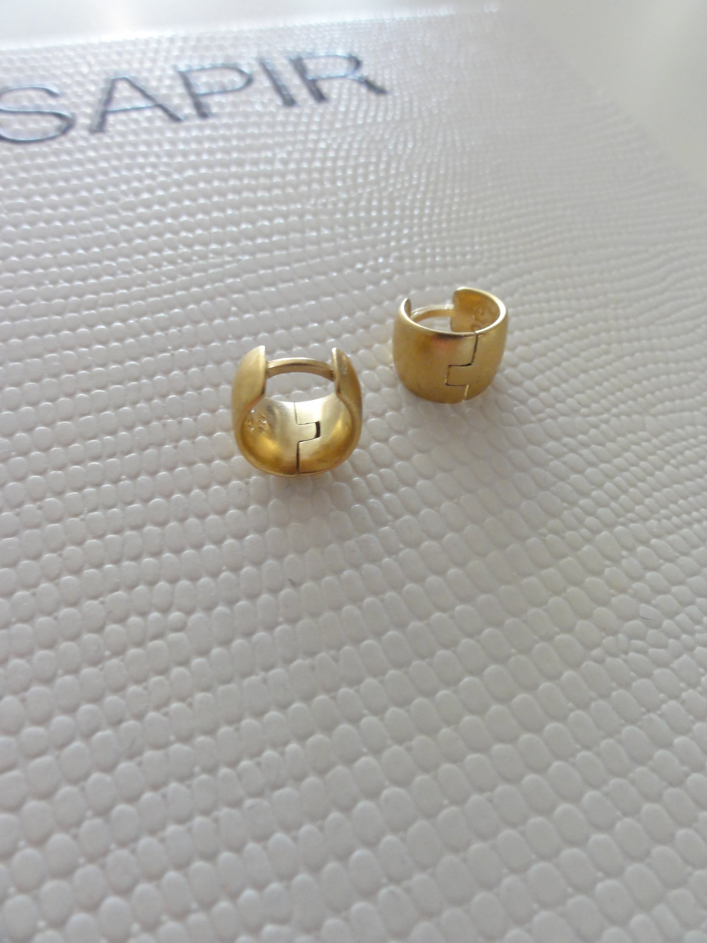 SAPIR BACHAR GOLD HELIX HOOPS (24K gold plated sterling silver