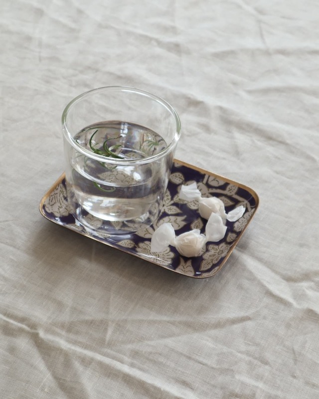 Bonheur du Jour ブロックプリント柄のディスプレイトレー  / Jaya Violine