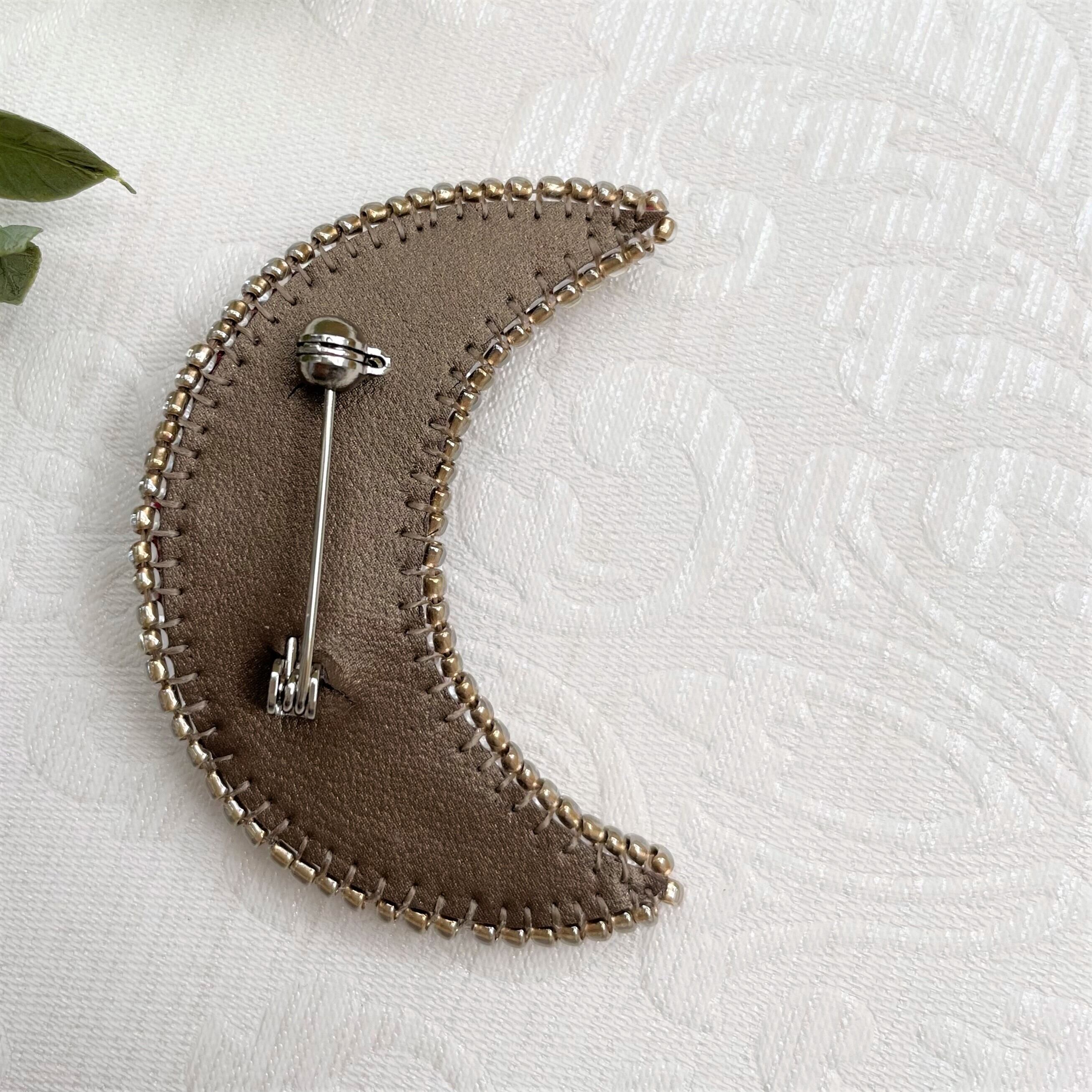 【専用】ハンドメイド　刺繍ブローチ ls30012400001.jpg