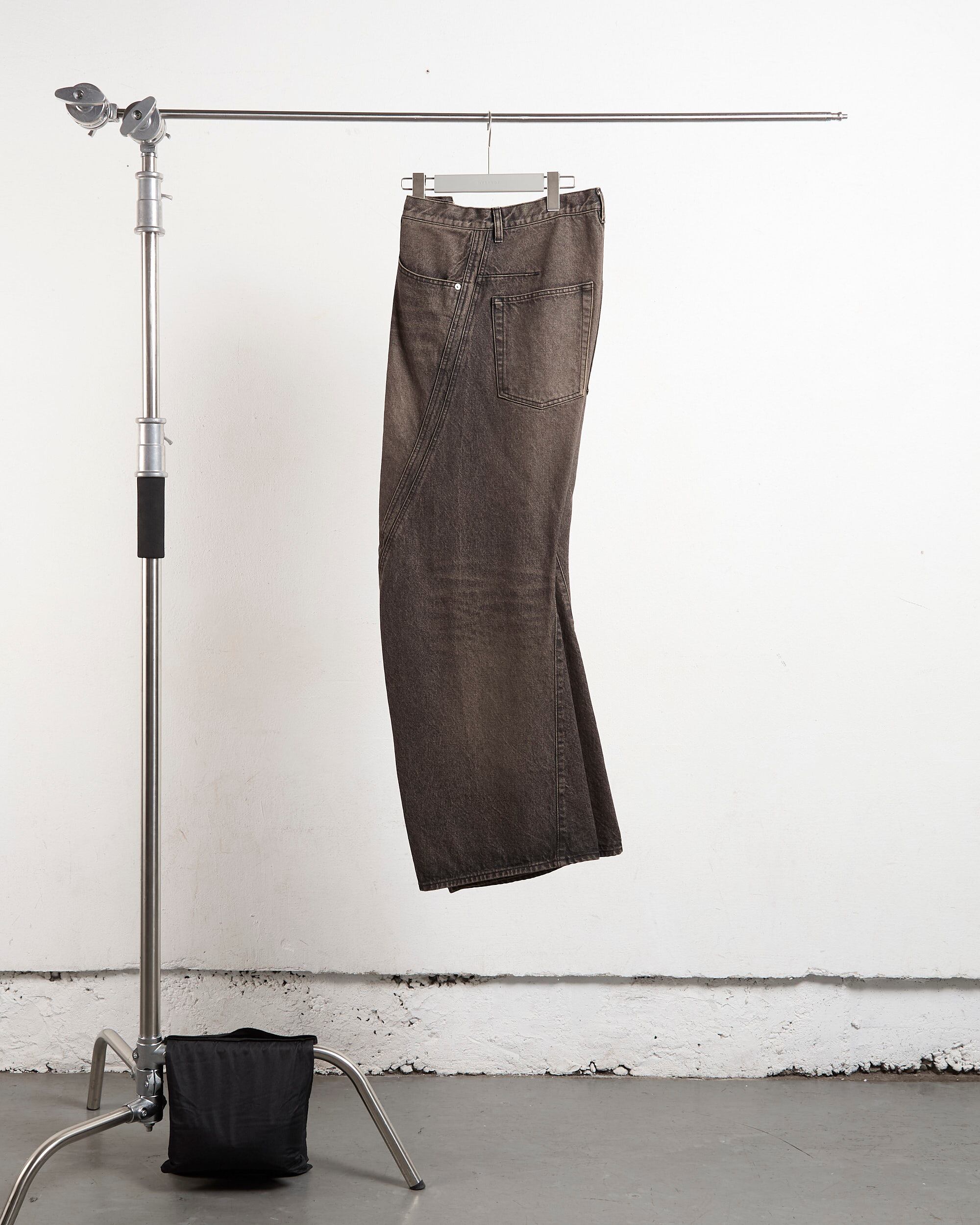 NVRFRGT MUD FADED BLACK ワイドレッグデニム タグ付き NVRFRGT - 【25AW】3D ツイステッド ワイド レッグ ジーンズ デニム