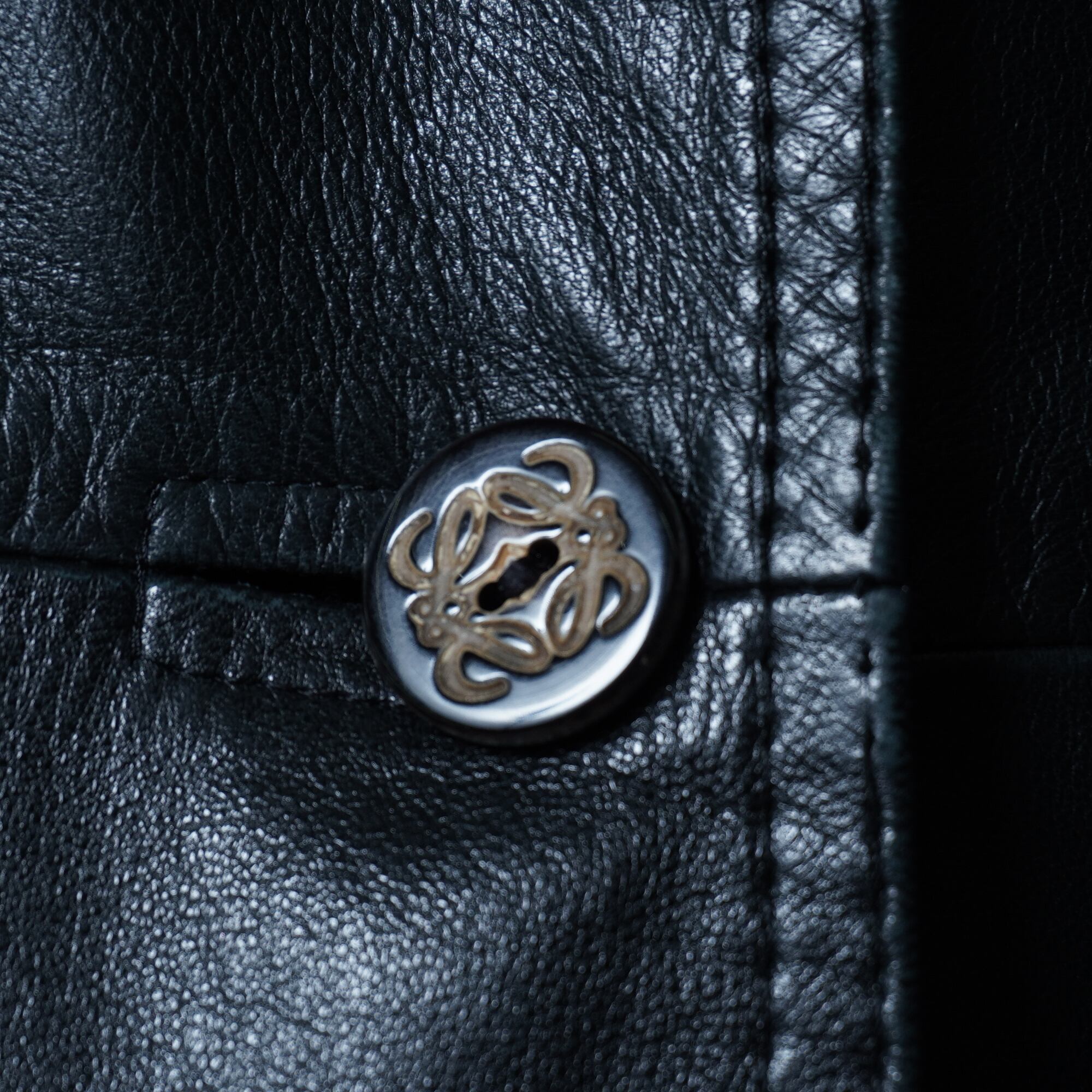 極美品*ロエベ レザージャケット ブルゾン 本革 アナグラムボタン 裏地総ロゴ 2025年最新】Yahoo!オークション -ロエベ革ジャケットの中古品・新品