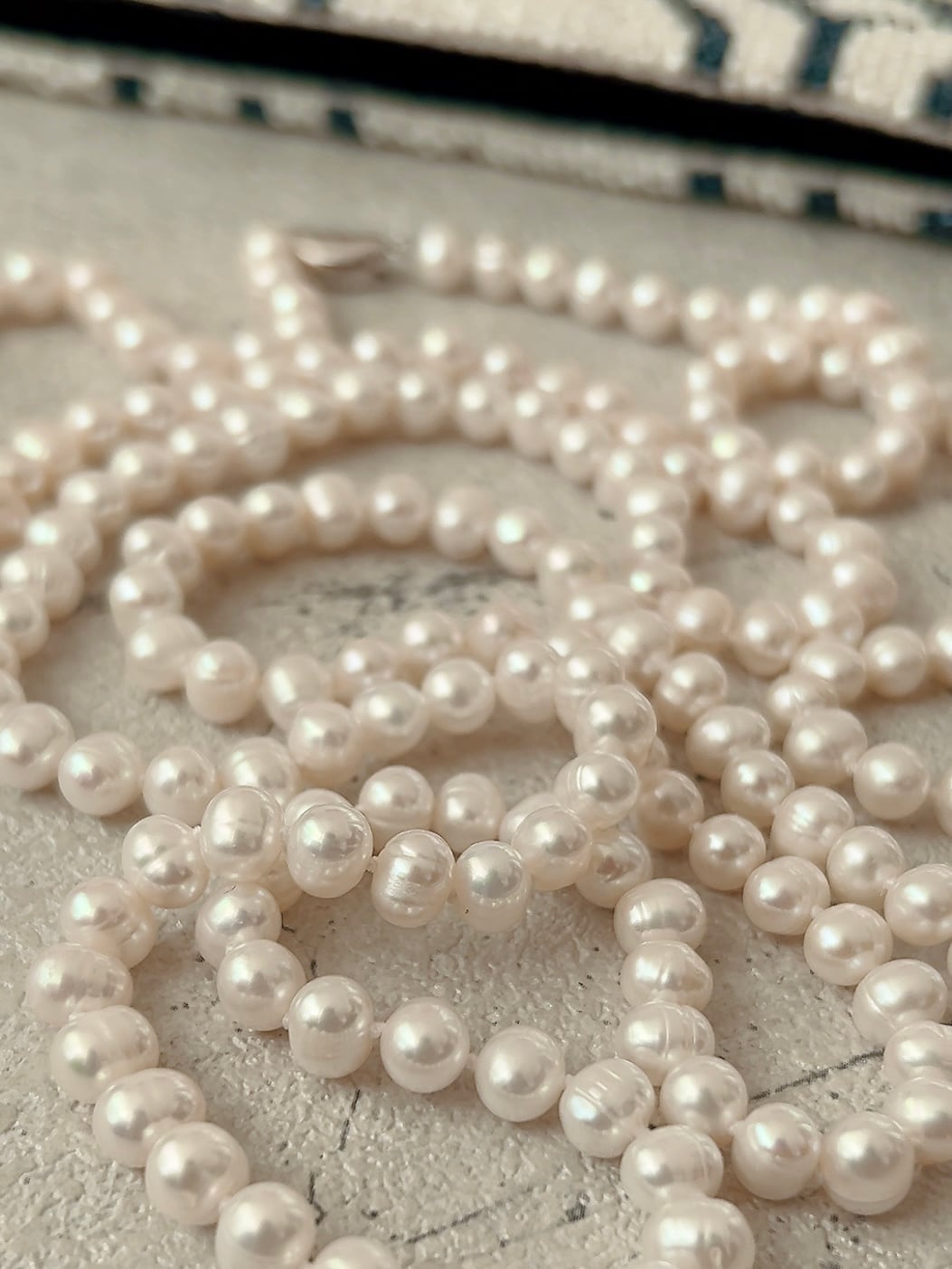ロングパールネックレス ホワイト | 上品なアクセサリー | こだわり
