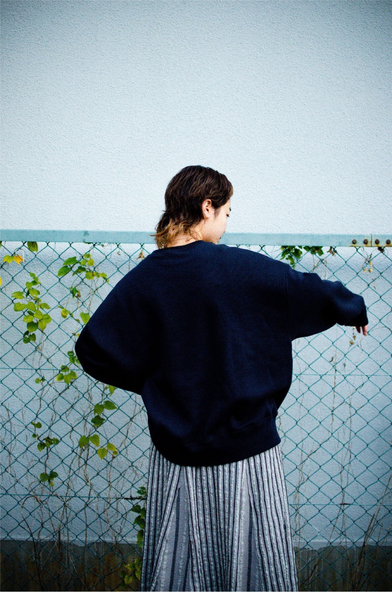 4.5TATAMI Big Silhouette Sweat navy