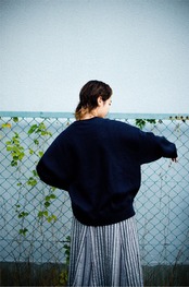 4.5TATAMI Big Silhouette Sweat navy