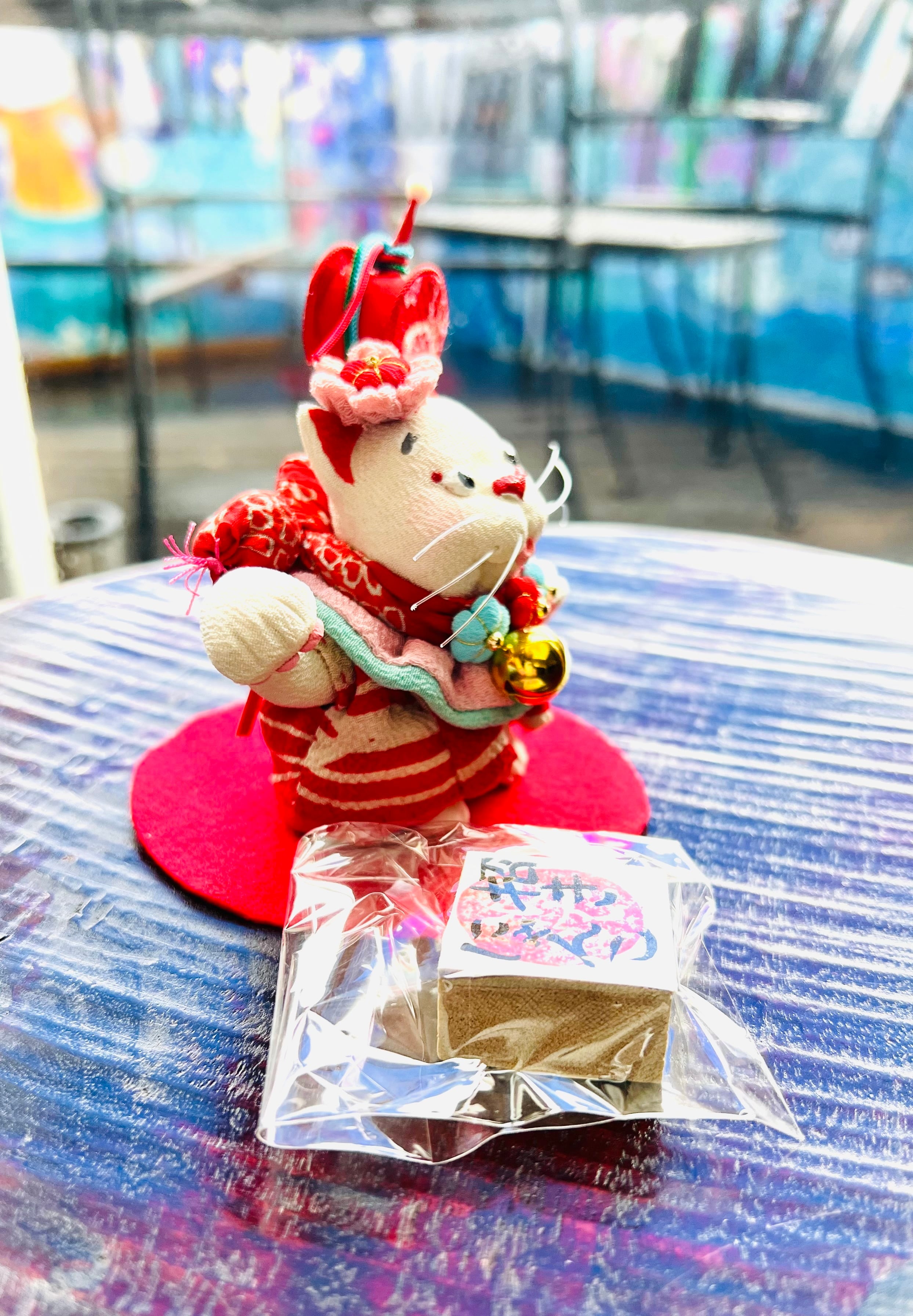 古布創作人形｜招きにゃんこ（右手）太鼓④｜上原装子 | manekinekoya