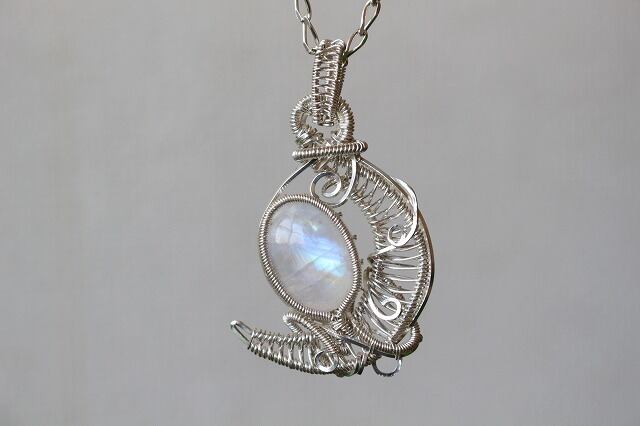 Rainbowmoonstone silver925 wirewrapping moon pendant