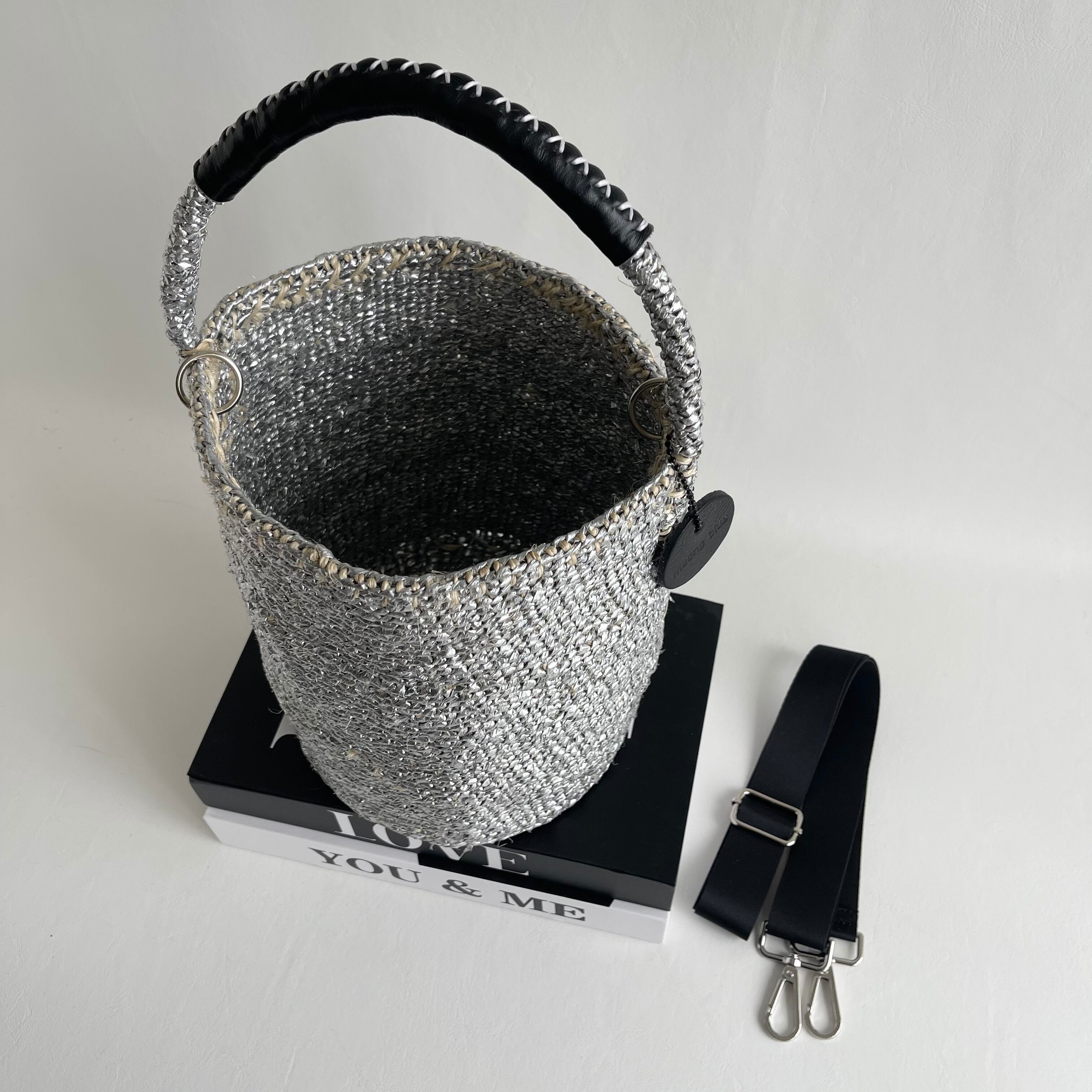 OVAL Shoulder Strap Kago-Bag / Smile charm / BLACK | meong blue