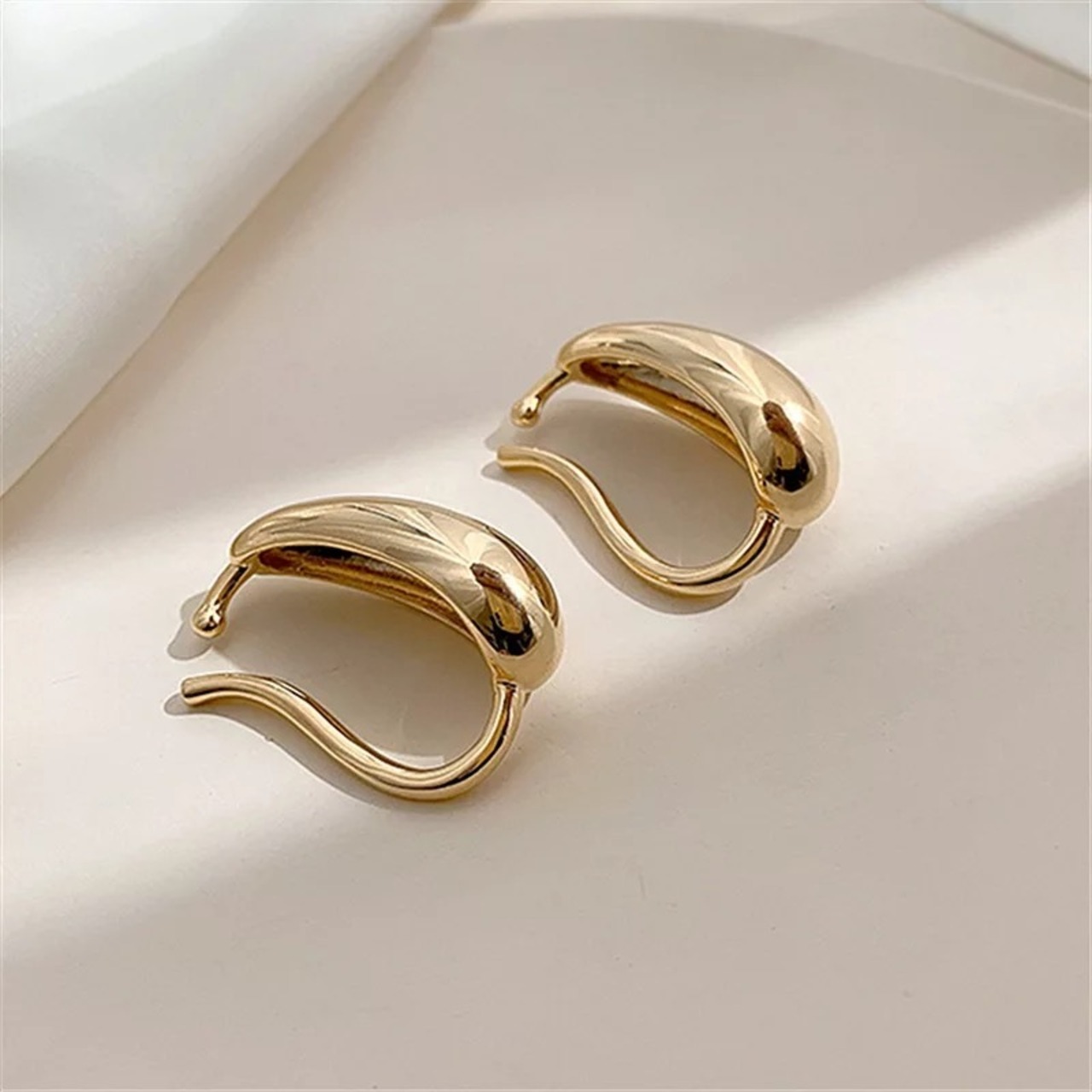 Goldボリュームイヤリング | Meria 