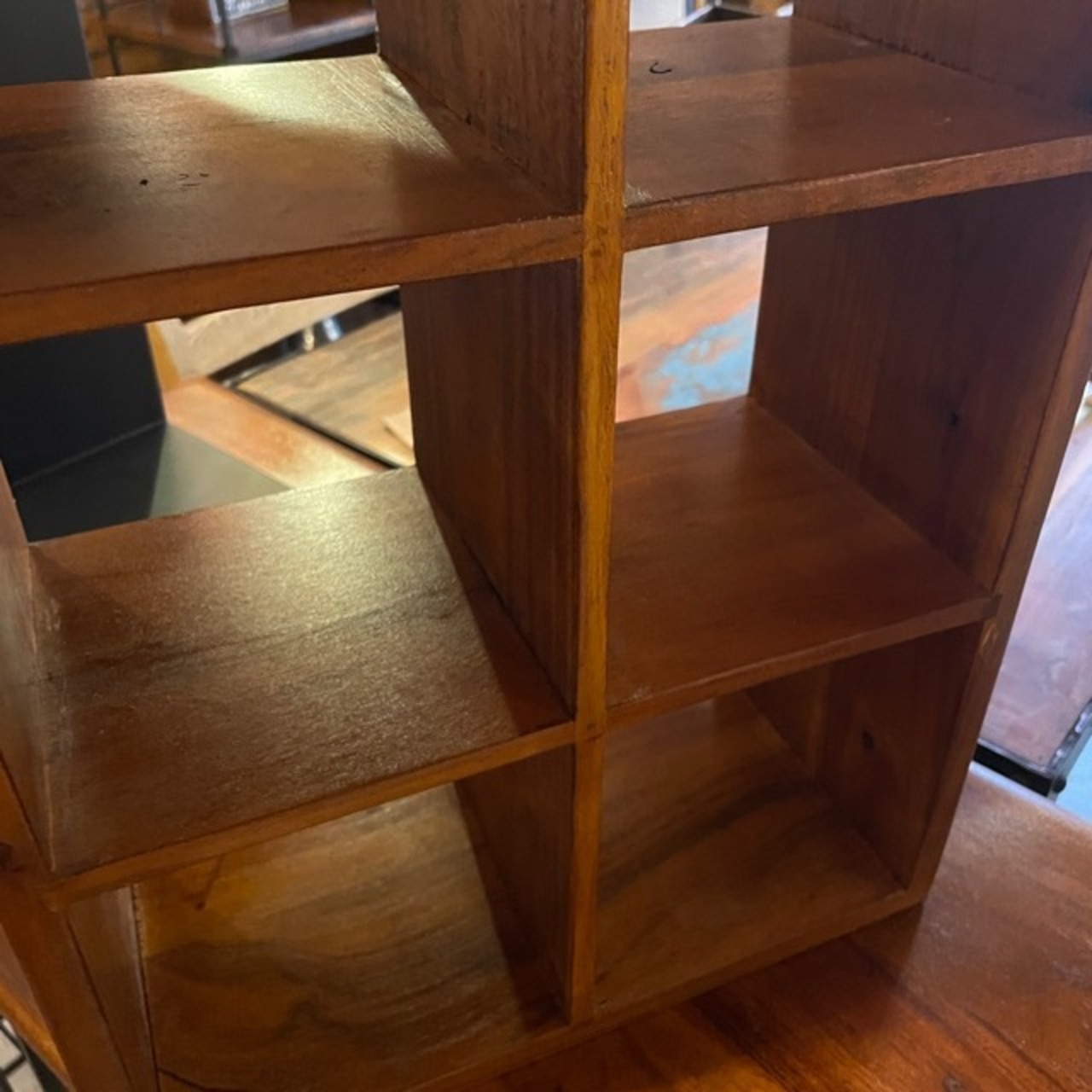 India Acacia Wood  Openwork 6-Sided Rack / インド アカシア6面すかしラック 天然木 ラック カラーボックス風 リビング収納 本棚 棚 インテリア ディスプレイラック 木製 ナチュラル クラシック アンティーク風 ギフト プレゼント 引越し祝い 新生活