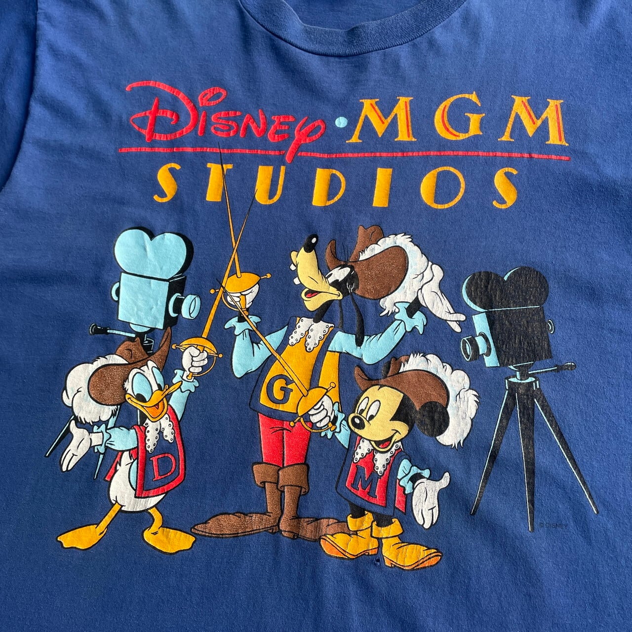 90年代 USA製 Disney MGM STUDIOS 三銃士 ミッキーマウス ドナルドダック グーフィー キャラクタープリント Tシャツ  メンズXL 古着 90s ヴィンテージ ビンテージ MICKEY MOUSE ディズニー ブルー 青色【Tシャツ】【FSS2308-30】 |  cave ...