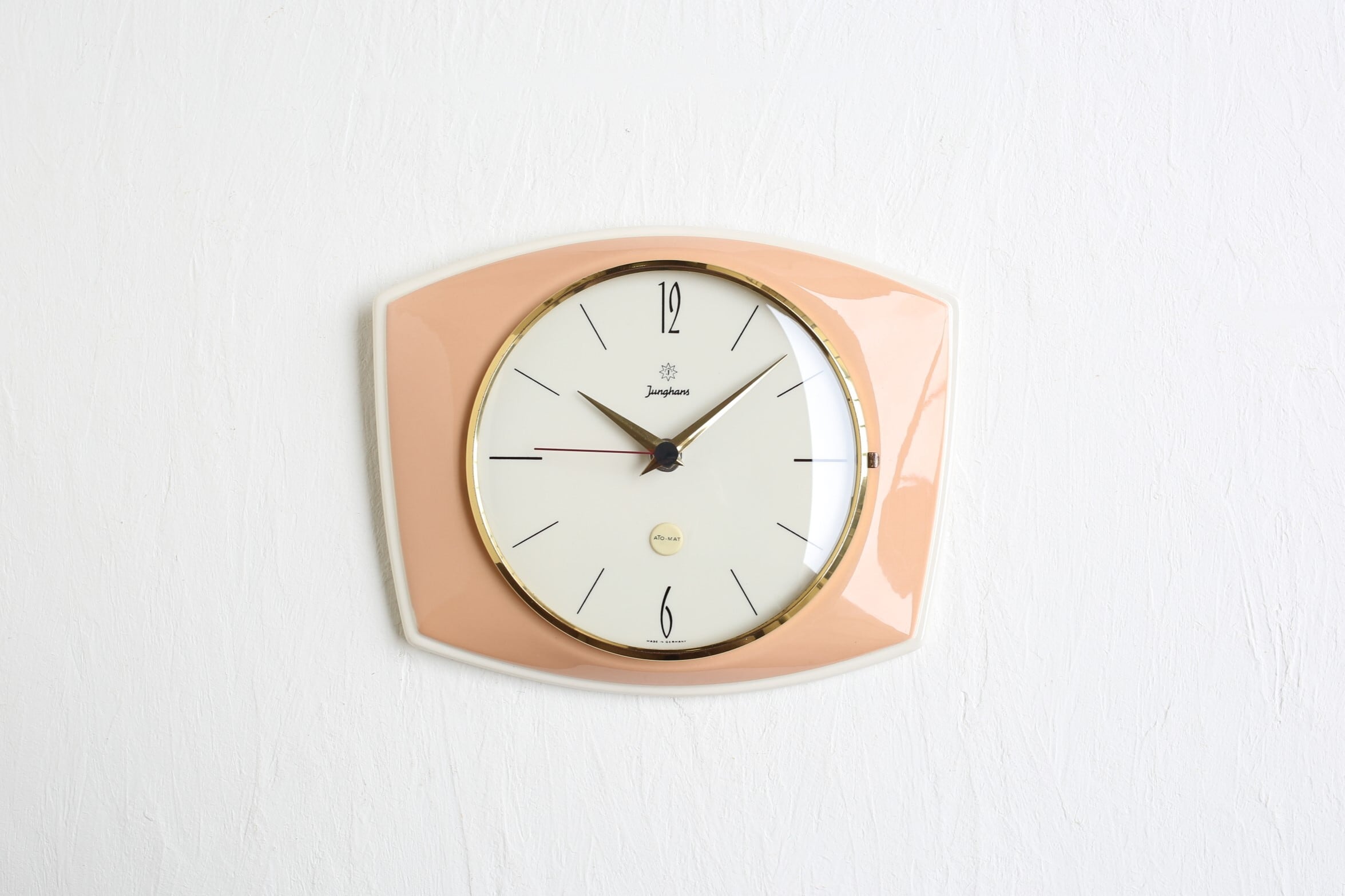 ドイツ アンティーク ヴィンテージ Junghans ユンハンス 陶器 掛時計 サーモンピンク 秒針付き(単3電池式クォーツ)N-04799