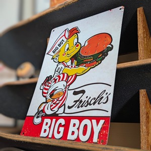 送料無料！ちょうどいいブリキ看板 【 ビッグボーイ（Big Boy）】『 イーストコースト・ビッグボーイ Frisch's 』 METAL SIGN / メタルサイン / ブリキ看板 / サインボード / ビンテージ加工〚アメリカン雑貨 アメトイ〛