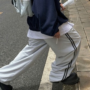 ホワイトグレーラインナイロンルーズパンツ　1101