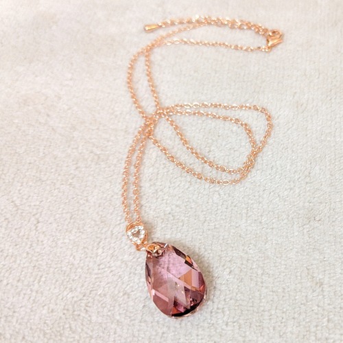 vintage-rose-stone necklace pink-gold
