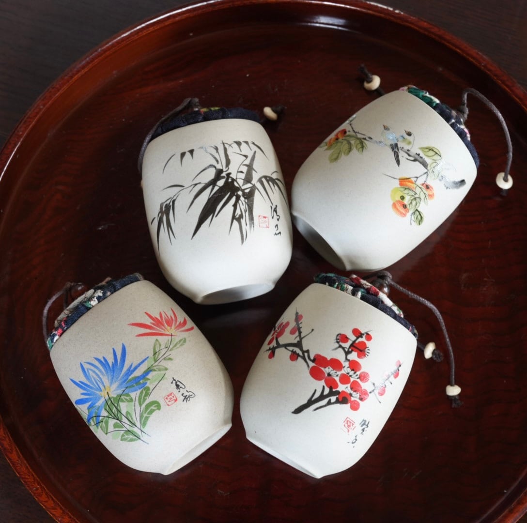 シノワズリ柄が素敵！ 陶器 茶筒 新柄 菊花 | 方龍 アクセサリーと