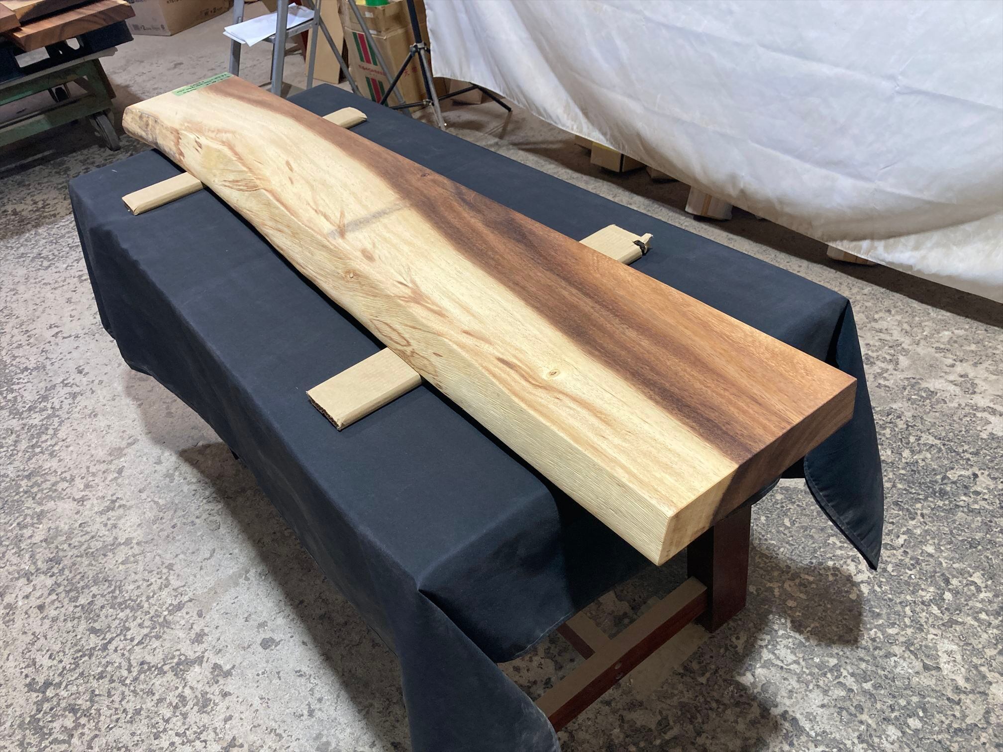 モンキーポッド9050 一枚板無垢 乾燥材 1620x230-190-240x50mm