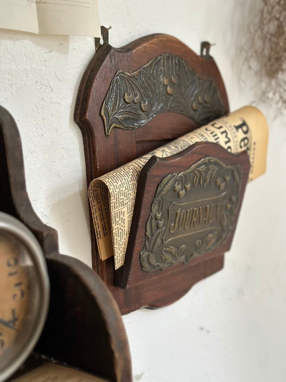 壁掛け新聞ホルダー JOURNAUX さくらんぼ | Brocante de La Cocotte