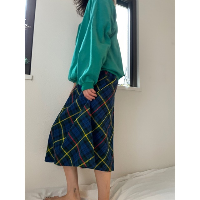 Middle flare check skirt